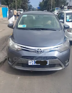 Photo - Toyota Yaris 2016 Gray
