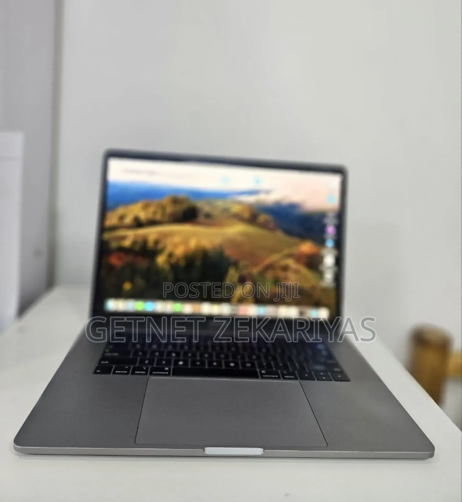 New Laptop Apple MacBook Pro 2018 16GB Intel Core I7 SSD 512GB