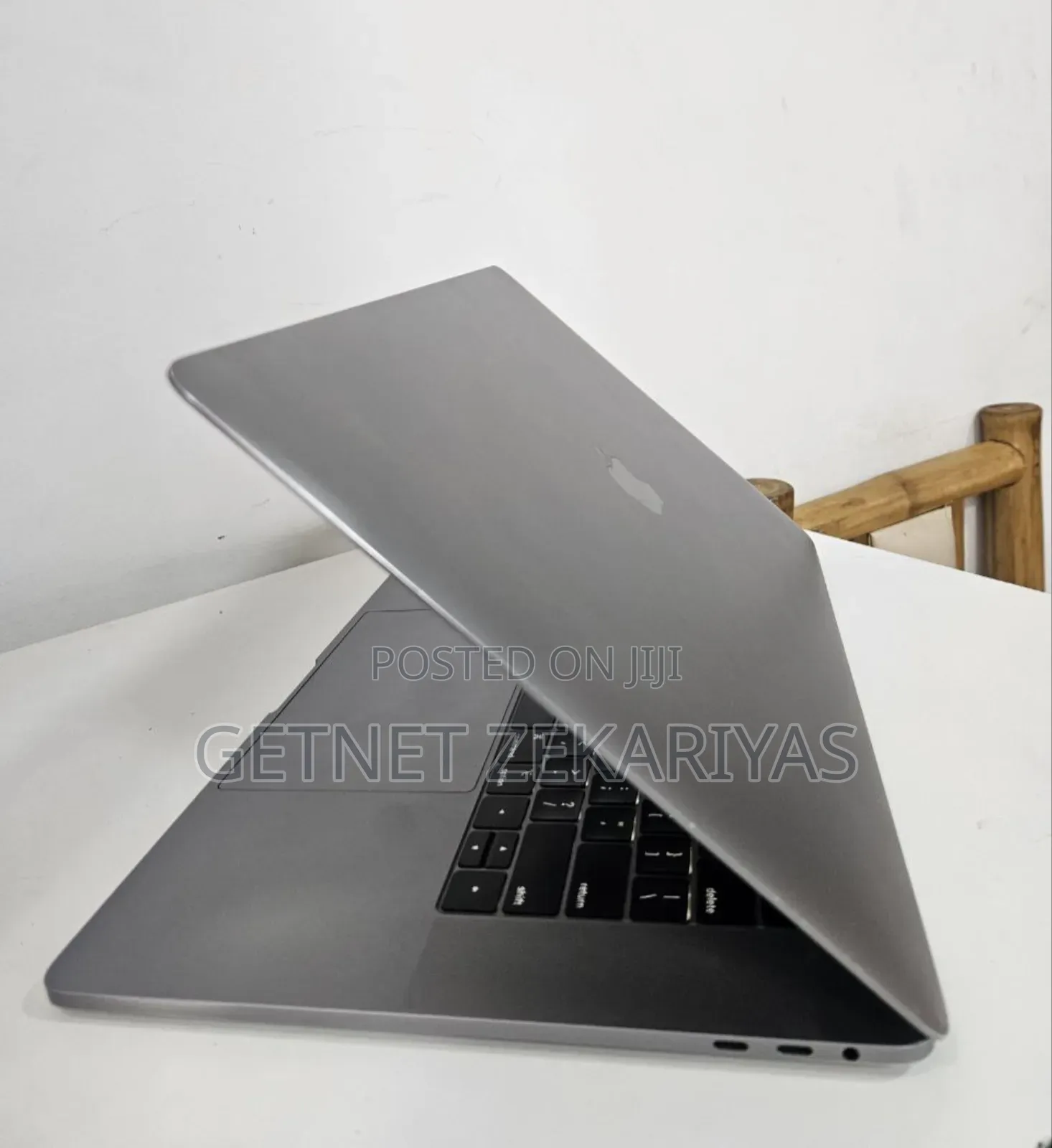 New Laptop Apple MacBook Pro 2018 16GB Intel Core I7 SSD 512GB