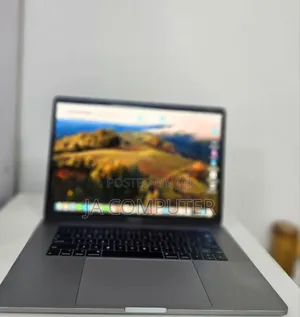 New Laptop Apple MacBook Pro 2018 16GB Intel Core I7 SSD 512GB