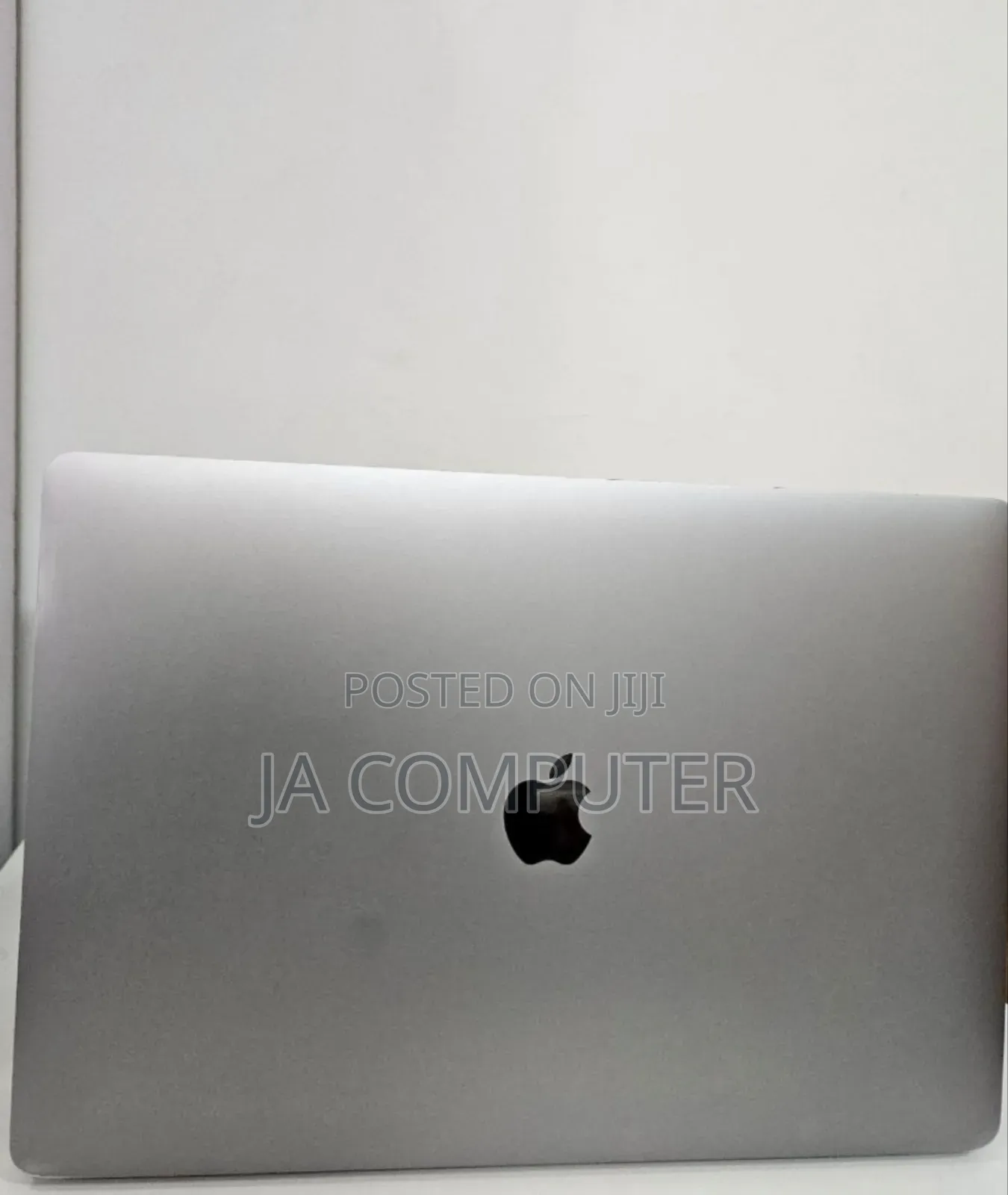 New Laptop Apple MacBook Pro 2018 16GB Intel Core I7 SSD 512GB