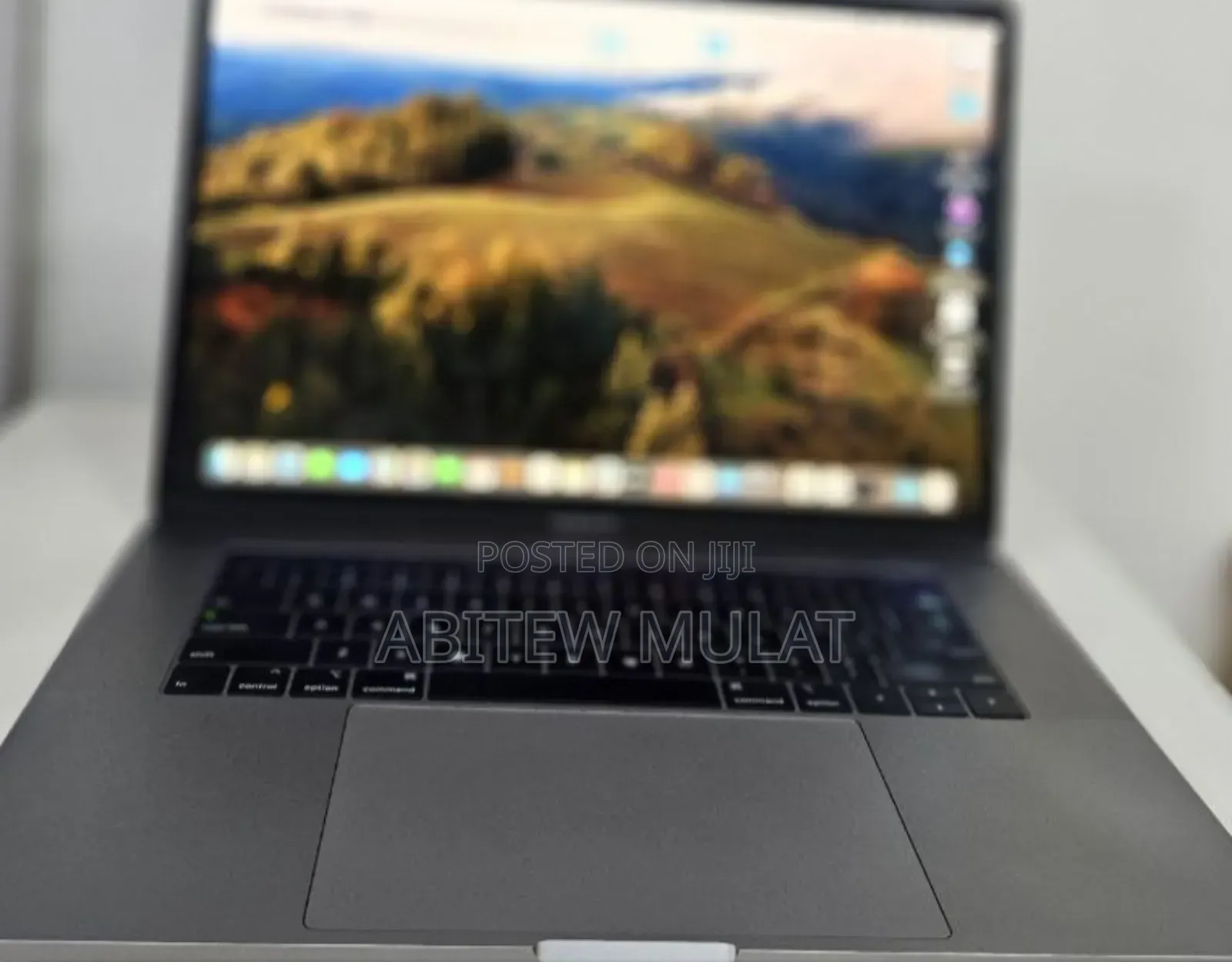 New Laptop Apple MacBook Pro 2018 16GB Intel Core I7 SSD 512GB