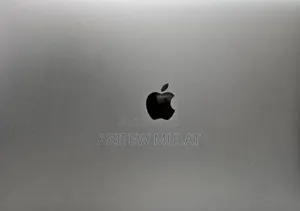 New Laptop Apple MacBook Pro 2018 16GB Intel Core I7 SSD 512GB