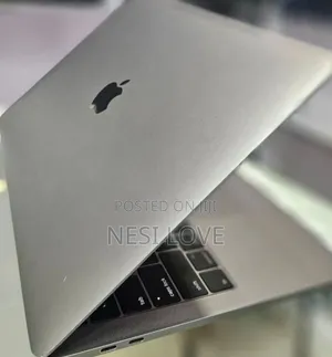 New Laptop Apple MacBook Pro 2017 8GB Intel Core I5 SSD 256GB