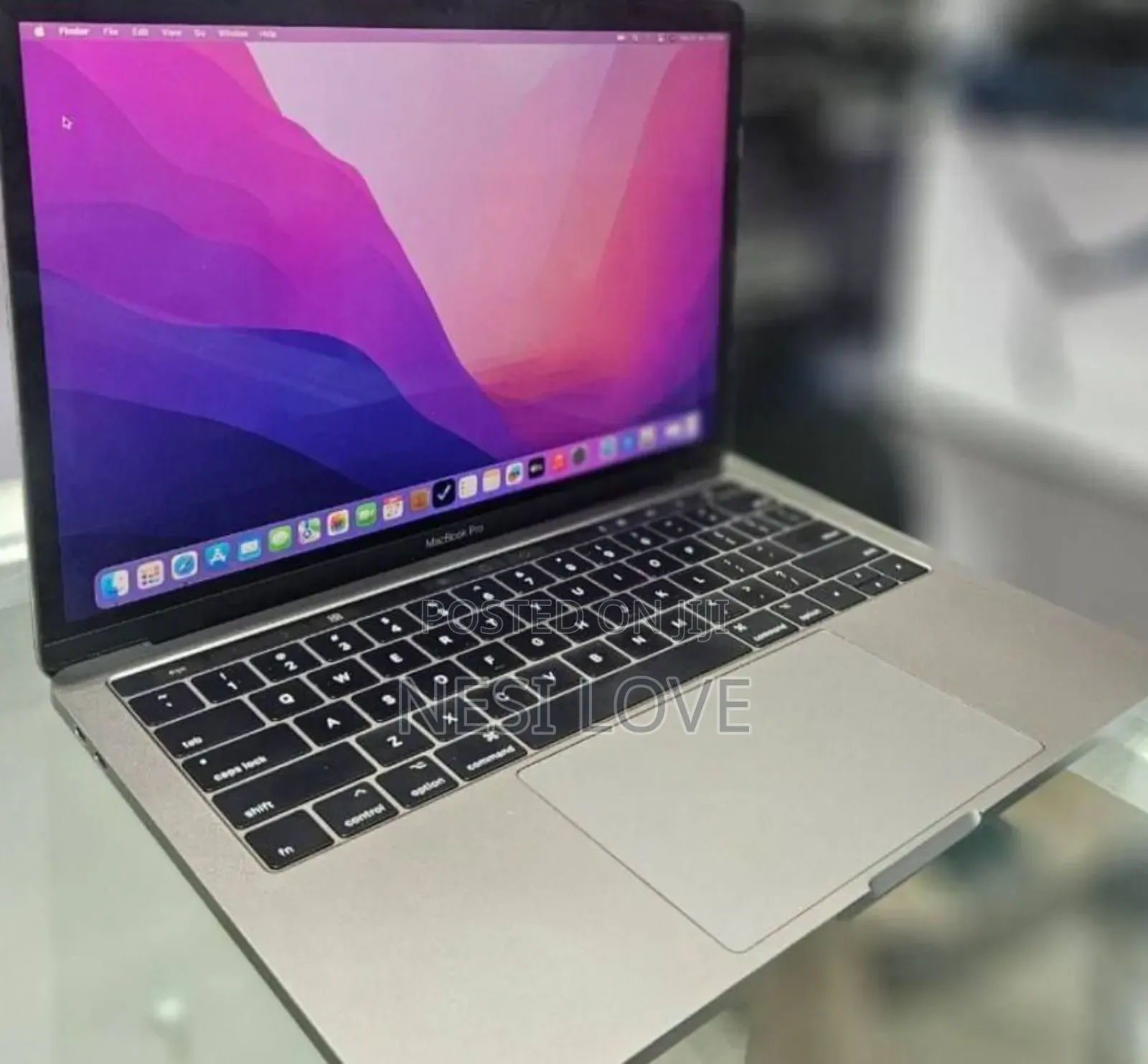 New Laptop Apple MacBook Pro 2017 8GB Intel Core I5 SSD 256GB