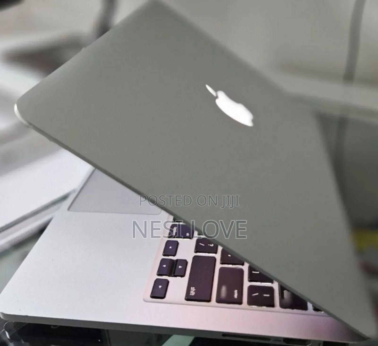 New Laptop Apple MacBook Pro 8GB Intel Core I5 SSD 500GB