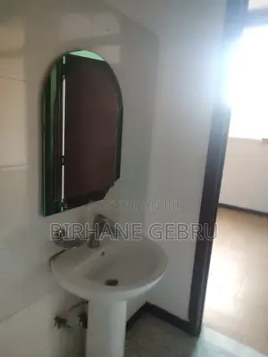 5bdrm Villa in Villa House, Yeka for rent