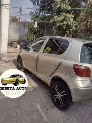 Photo - Toyota Vitz 2004 Silver