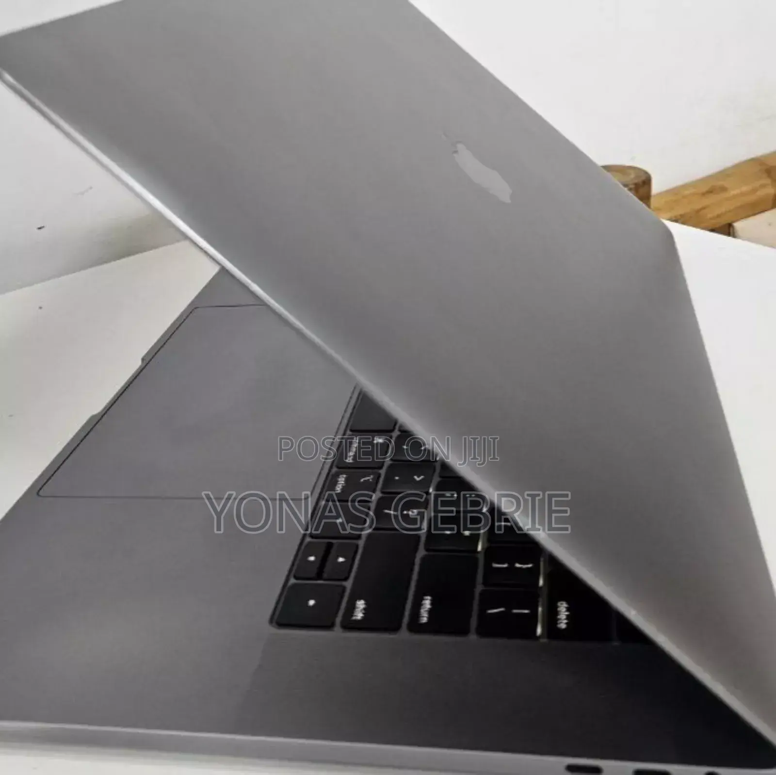 New Laptop Apple MacBook Pro 2018 16GB Intel Core i7 SSD 512GB