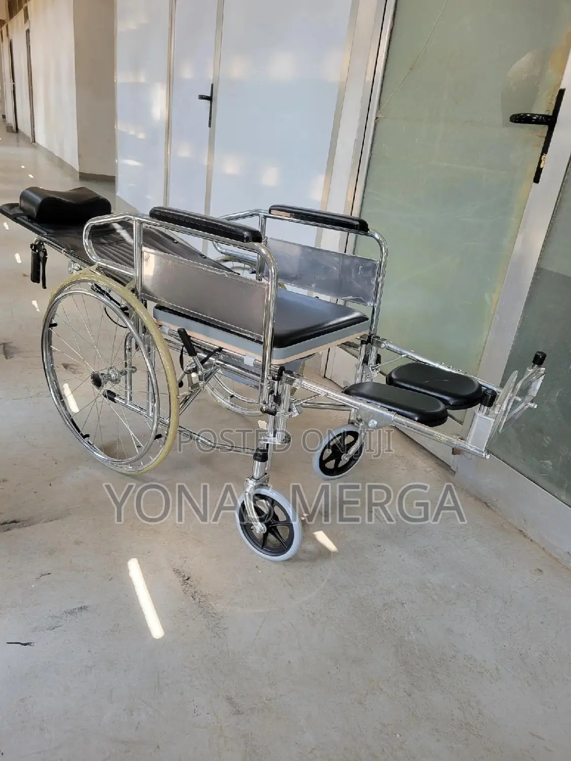 Wheelchair凸with Commode
Bed Type欹 Transforming Wheelchair