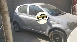 Toyota Vitz 2000 Silver