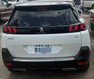 Peugeot 5008 2021 White