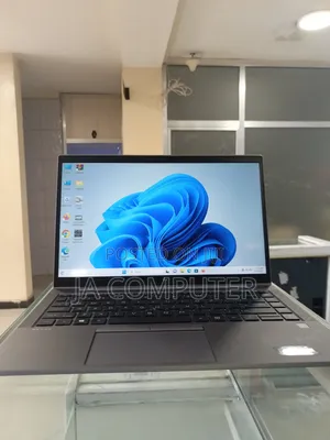 New Laptop HP ZBook Firefly 14 G7 16GB Intel Core I7 SSD 512GB
