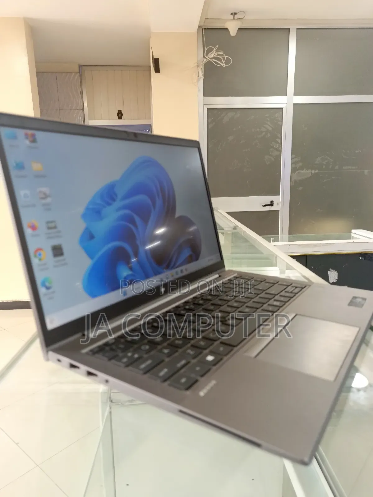 New Laptop HP ZBook Firefly 14 G7 16GB Intel Core I7 SSD 512GB