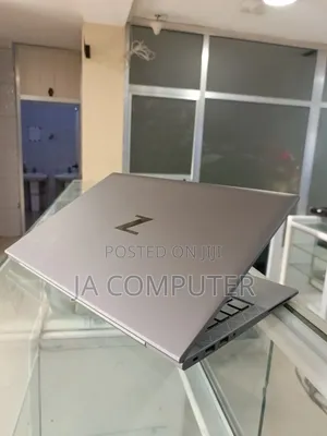 New Laptop HP ZBook Firefly 14 G7 16GB Intel Core I7 SSD 512GB