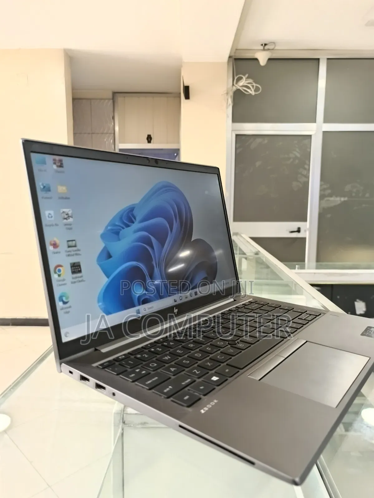 New Laptop HP ZBook Firefly 14 G7 16GB Intel Core I7 SSD 512GB