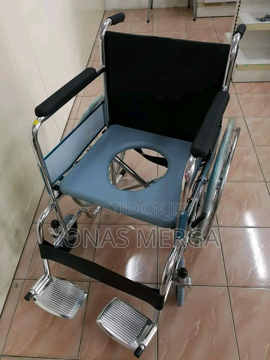 Toilet Wheelchair疑ዊልቼር፡Seat Width 46cms Overall Width 63cms