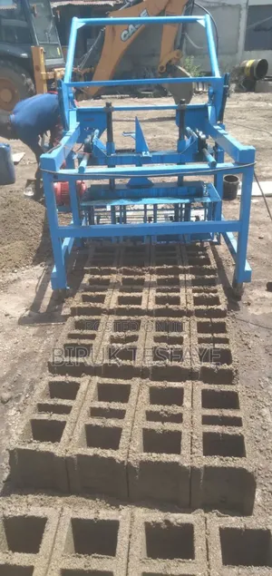 Photo - ባለ አራት የብሎኬት ማምረቻ ማሽኖች