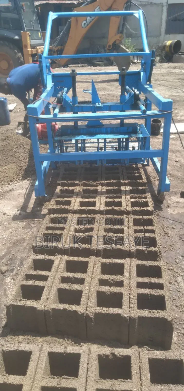 ባለ አራት የብሎኬት ማምረቻ ማሽኖች