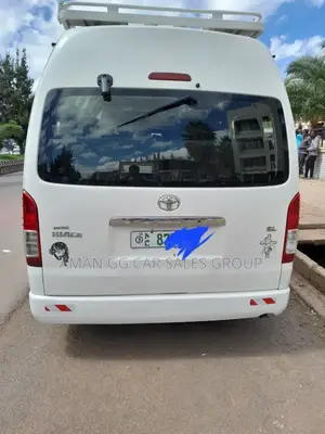Toyota HiAce 2021 White