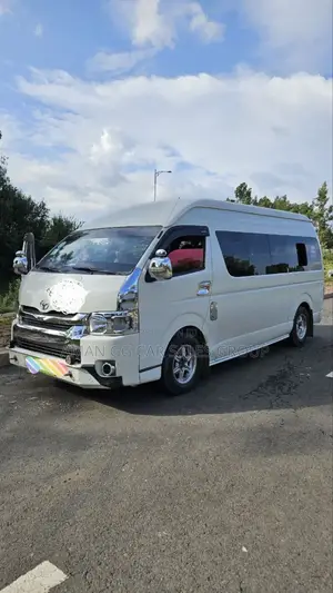 Toyota HiAce 2021 White