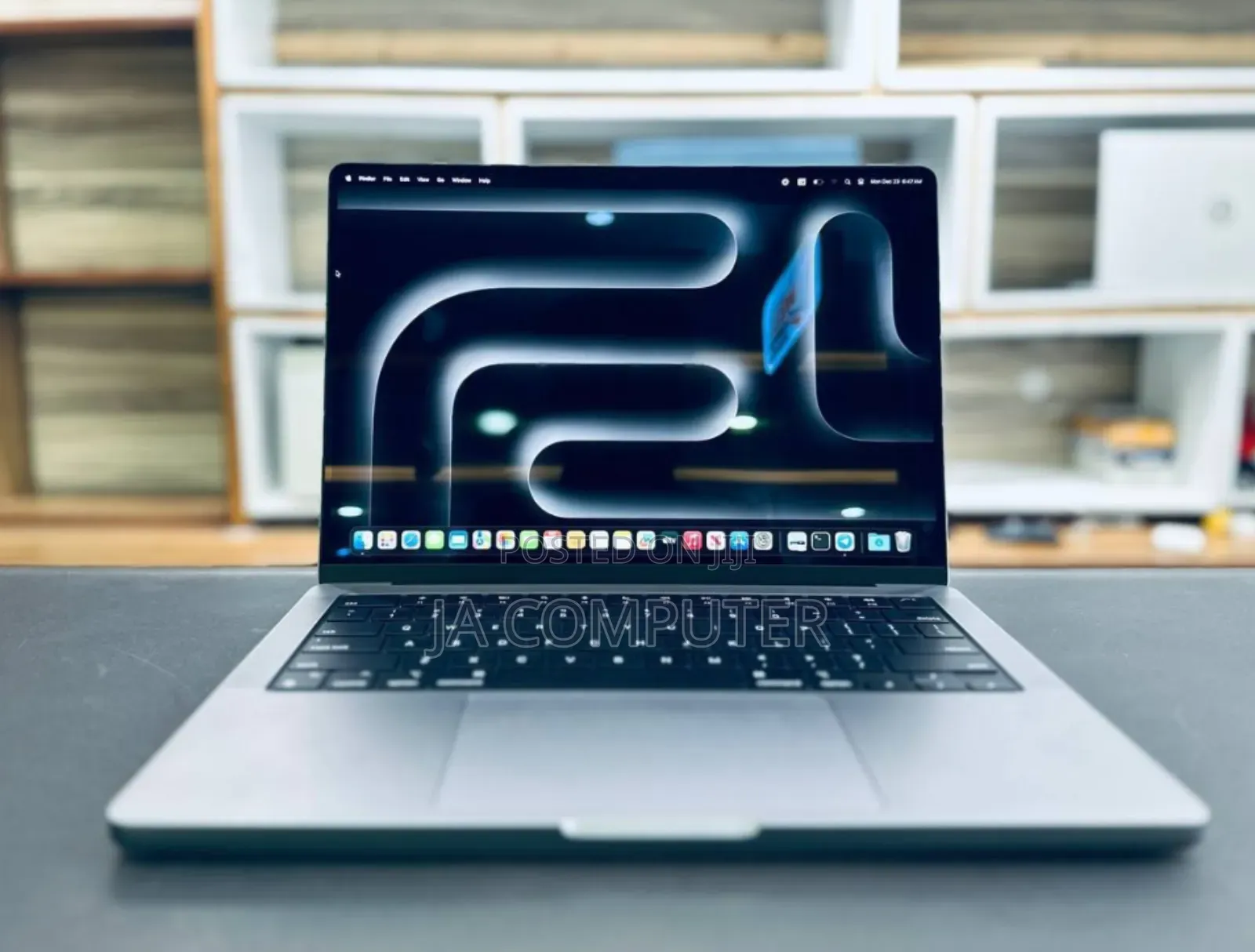 New Apple MacBook Pro 2023 M3 14-Inch 18GB Apple M3 Pro SSD 512GB