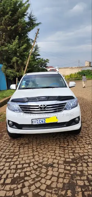 Toyota Fortuner 2013 White