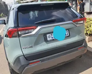 Toyota RAV4 2021 Green