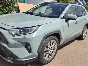 Toyota RAV4 2021 Green