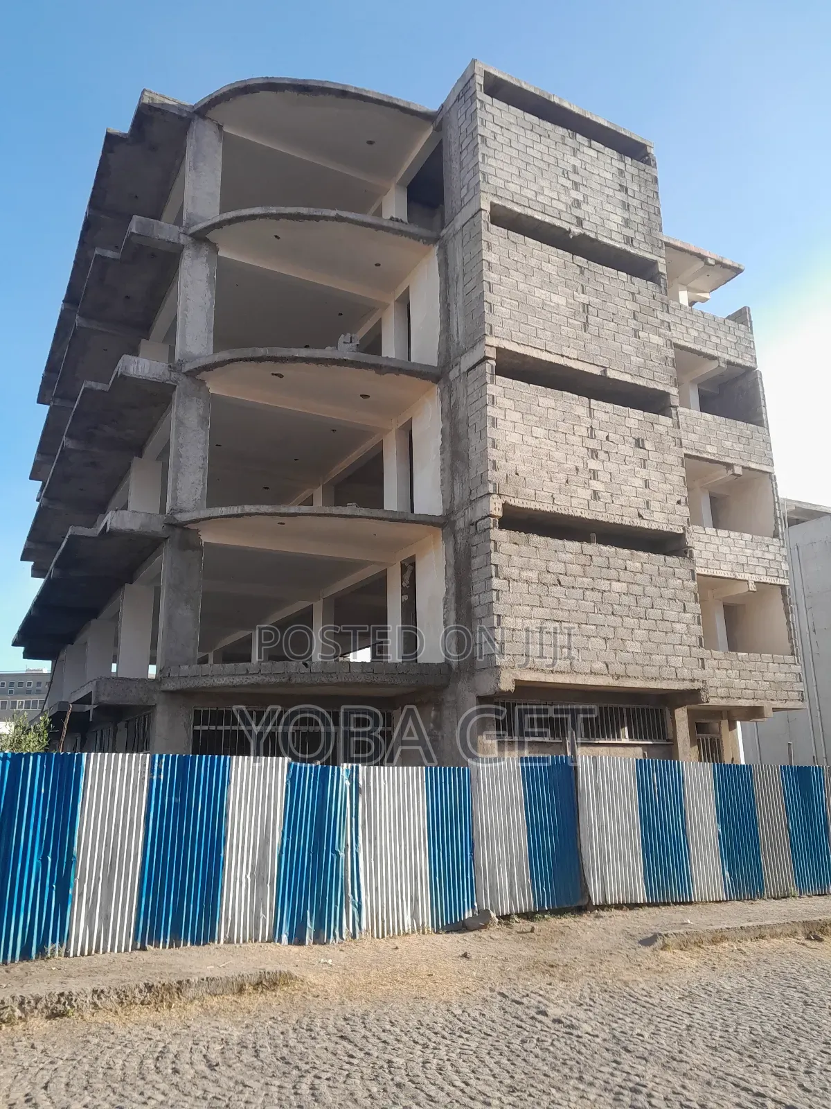 አስቸካይ የሚሸጥ ህንፃ