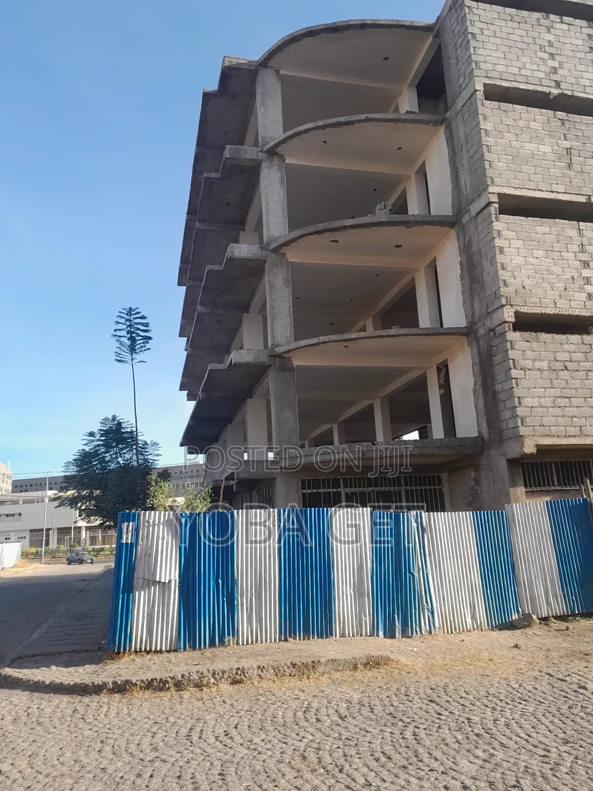 አስቸካይ የሚሸጥ ህንፃ