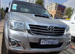 Photo - Toyota Hilux 2015 Silver