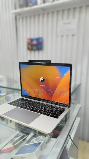 Photo - New Laptop Apple MacBook Pro 2017 8GB Intel Core I5 SSD 256GB