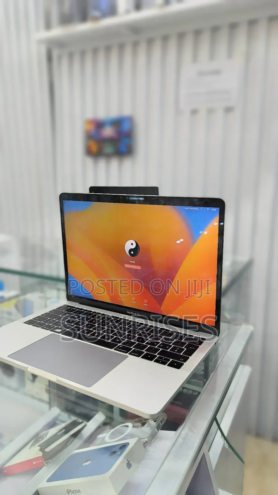 New Laptop Apple MacBook Pro 2017 8GB Intel Core I5 SSD 256GB