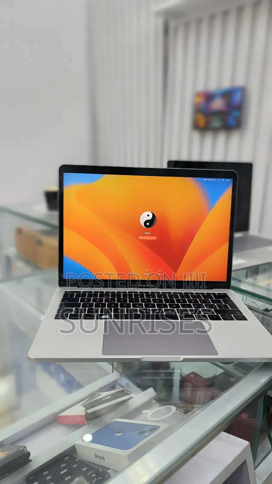 New Laptop Apple MacBook Pro 2017 8GB Intel Core I5 SSD 256GB