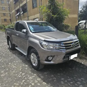 Photo - Toyota Hilux 2017 Gray