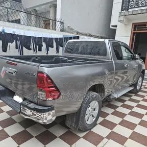Toyota Hilux 2017 Gray