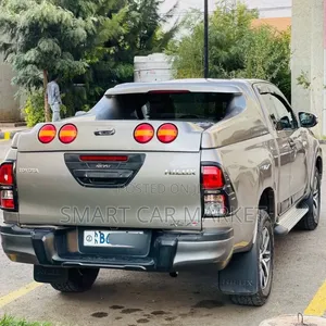 Toyota Hilux 2020 Gray