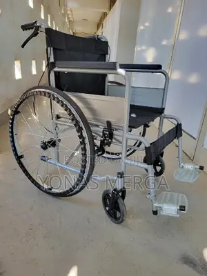 Lightweight Folding Wheelchair鉄 Full-Featured Wheelchair