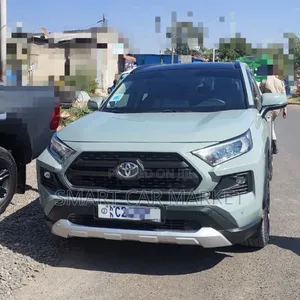 Photo - Toyota RAV4 LE AWD 2020 Green