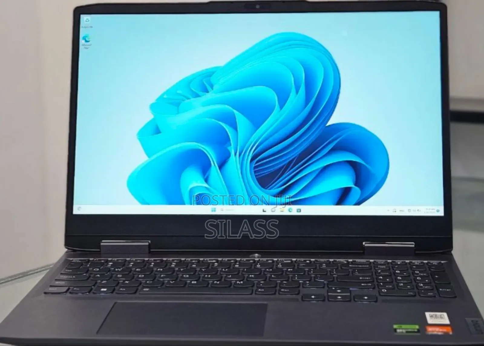 New Laptop Lenovo LOQ 15IRH8 16GB AMD Ryzen 7 SSD 512GB