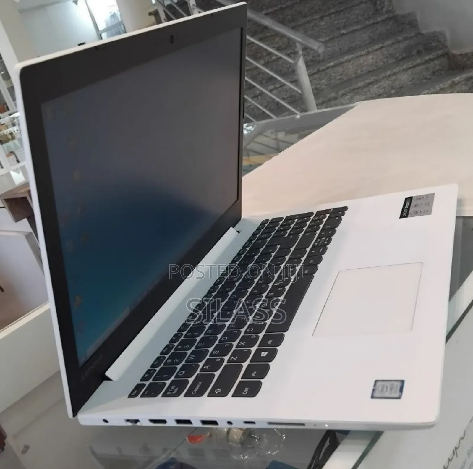 New Laptop Lenovo IdeaPad 330 8GB Intel Core I5 SSD 1T