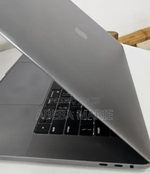 New Laptop Apple MacBook Pro 2018 16GB Intel Core I7 SSD 512GB