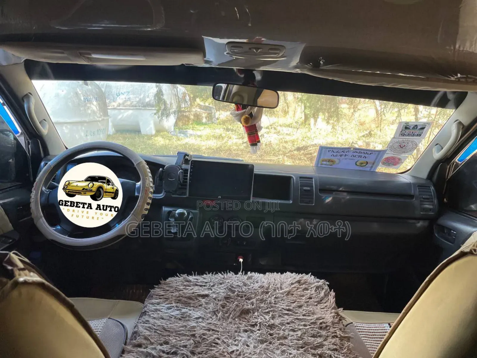 Toyota HiAce 2014 White