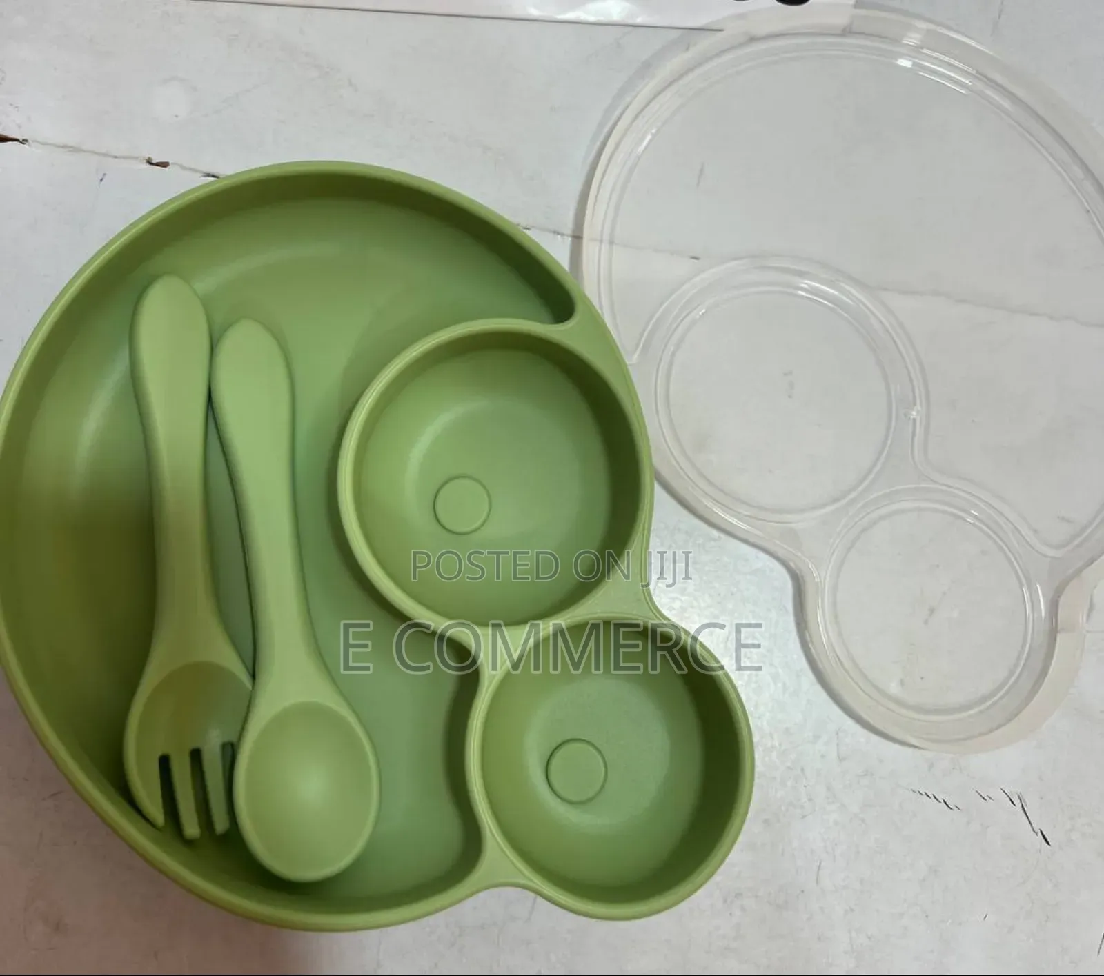 ከሲልከን የተሰራ የልጆች መመገቢያ