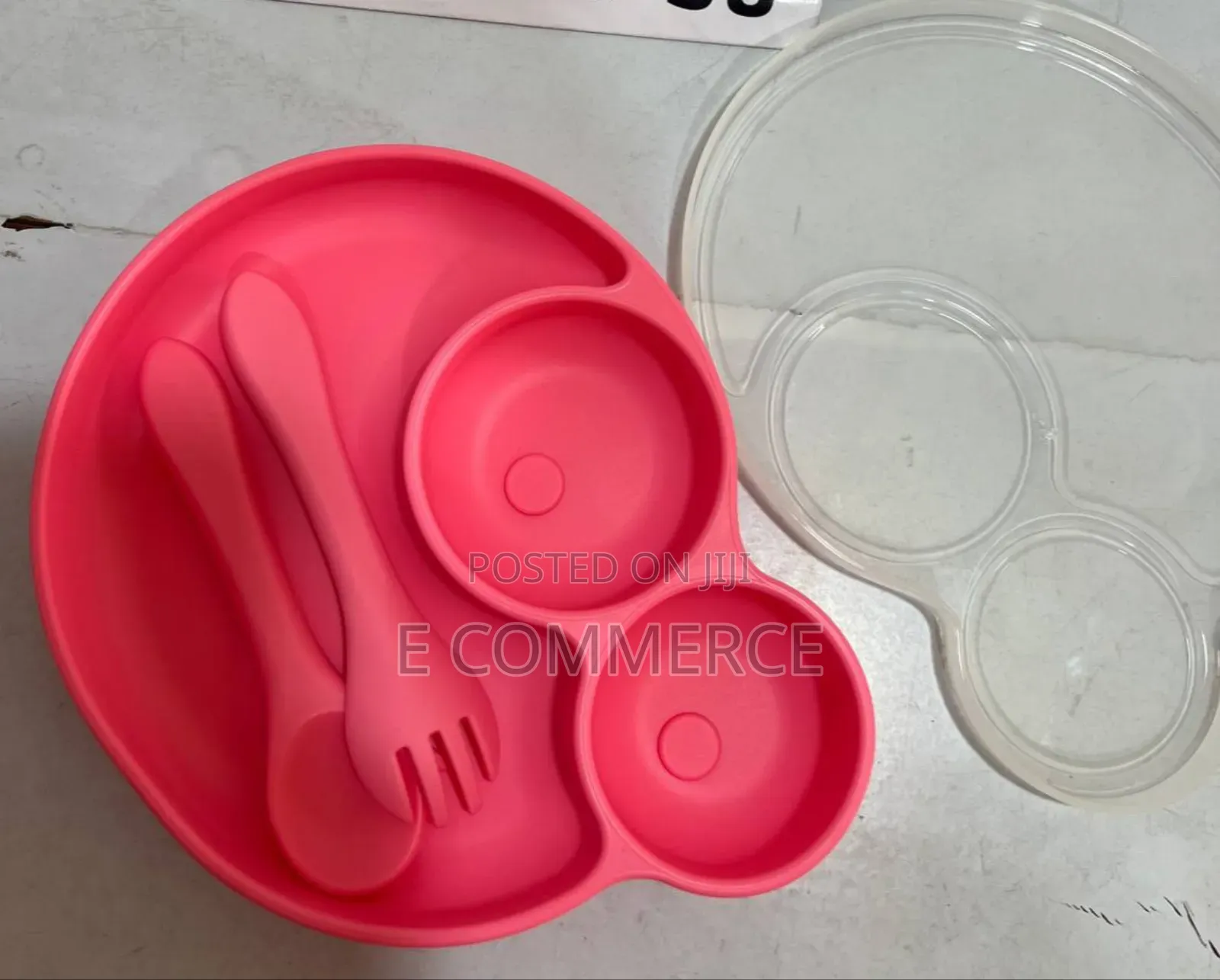 ከሲልከን የተሰራ የልጆች መመገቢያ