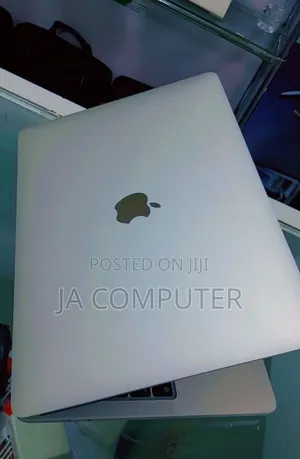 New Laptop Apple MacBook Pro 2020 M1 16GB Apple M1 Pro SSD 256GB