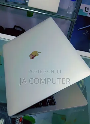 New Laptop Apple MacBook Pro 2020 M1 16GB Apple M1 Pro SSD 256GB