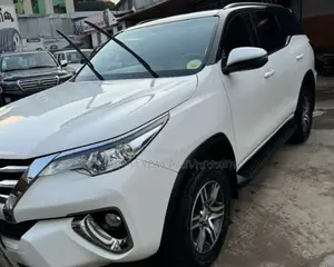 Photo - Toyota Fortuner 2018 White