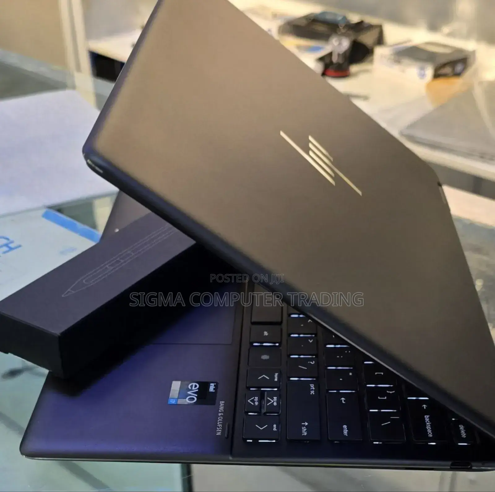 New Laptop HP Spectra 13 16GB Intel Core I7 SSD 1T